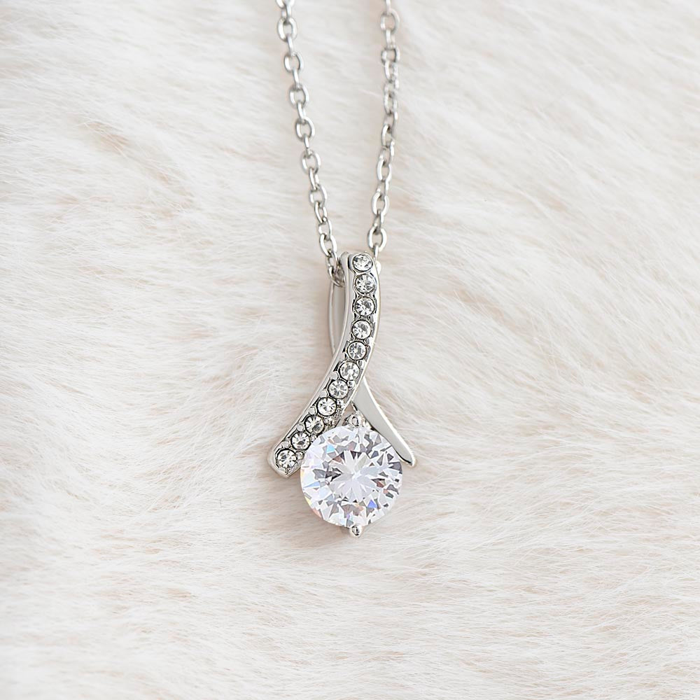 [FOR GIRLFRIEND] Captivate her heart, ignite joyful excitement, and celebrate your beautiful bond with the Alluring Beauty Necklace.