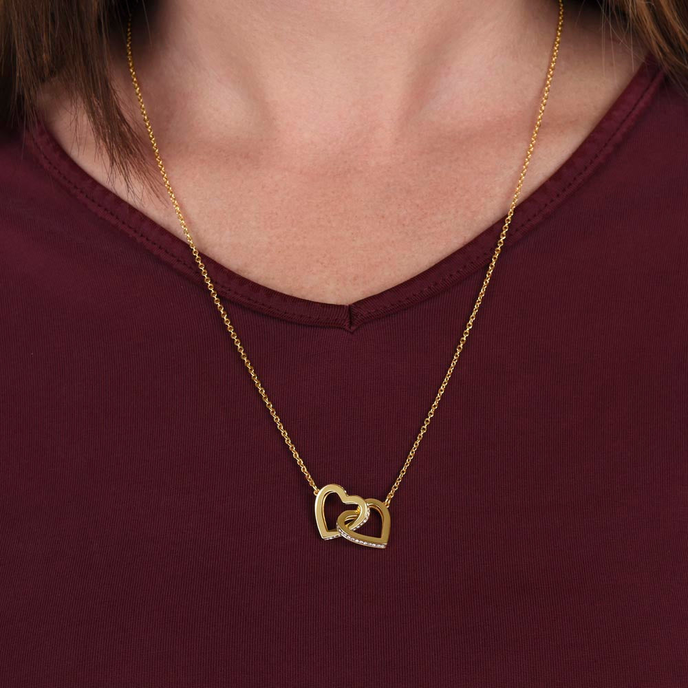 [FOR WIFE] Make her heart race, bring joyful screams of excitement, and celebrate your adorable bond with the Cute Interlocking Hearts Necklace.