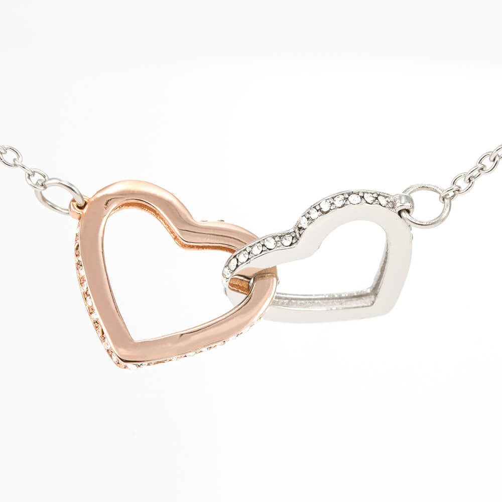 [FOR WIFE] Make her heart race, bring joyful screams of excitement, and celebrate your adorable bond with the Cute Interlocking Hearts Necklace.