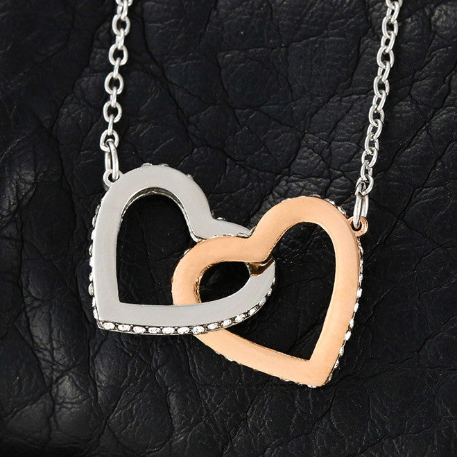 [FOR THE LOVE OF YOUR LIFE] Enchant her heart, ignite joyful excitement, and celebrate your beautiful bond with the Interlocking Hearts Necklace. (PINK)