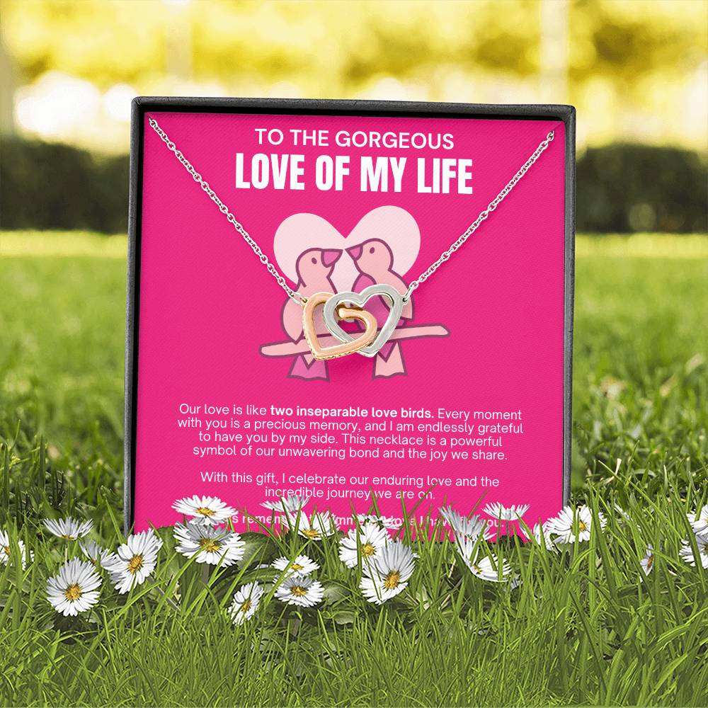[FOR THE LOVE OF YOUR LIFE] Enchant her heart, ignite joyful excitement, and celebrate your beautiful bond with the Interlocking Hearts Necklace. (PINK)