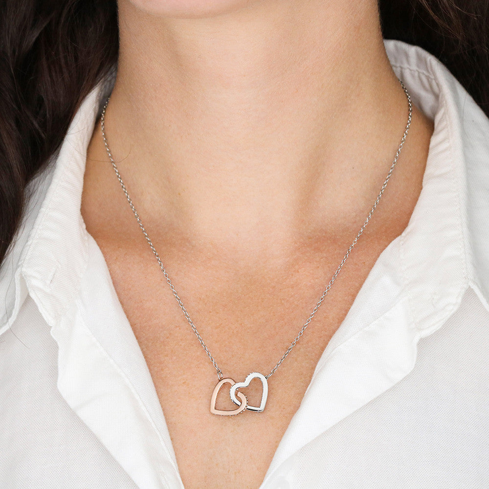 [FOR WIFE] Make her heart race, bring joyful screams of excitement, and celebrate your adorable bond with the Cute Interlocking Hearts Necklace.