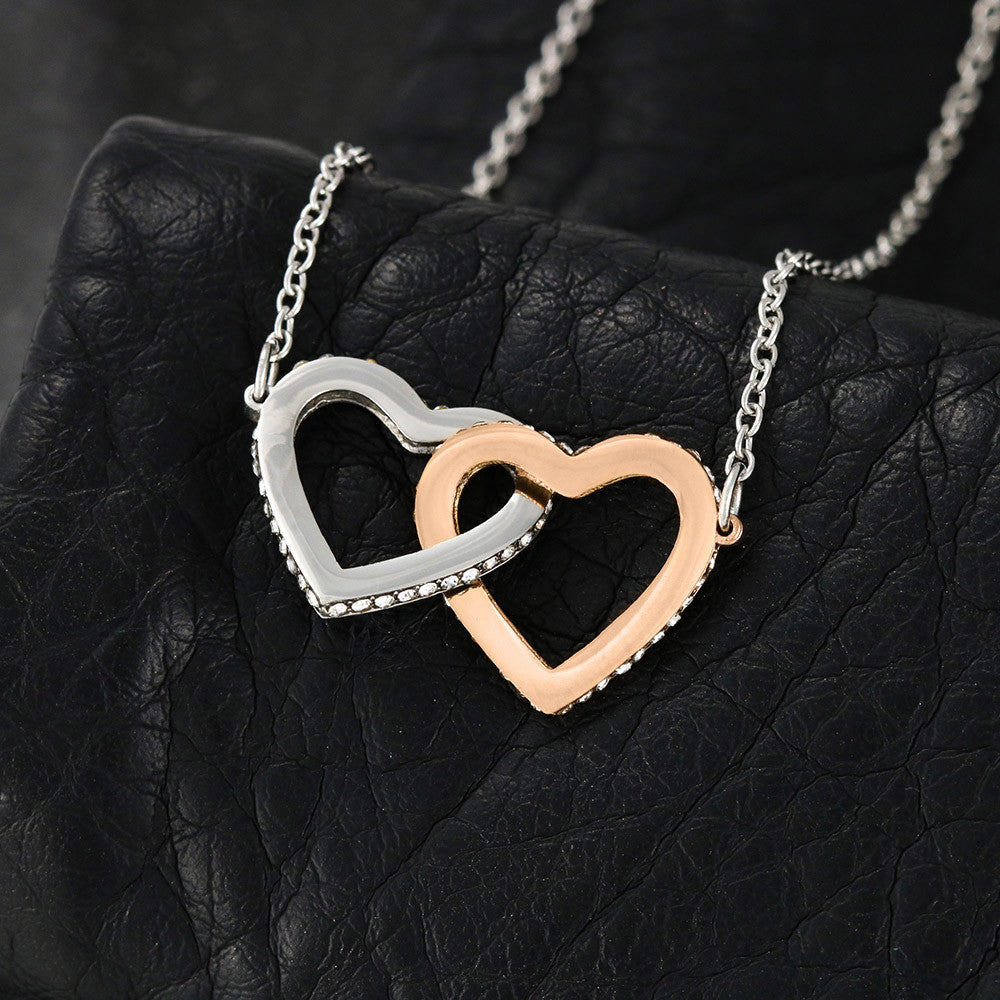 [FOR THE LOVE OF YOUR LIFE] Enchant her heart, ignite joyful excitement, and celebrate your beautiful bond with the Interlocking Hearts Necklace. (BLACK)