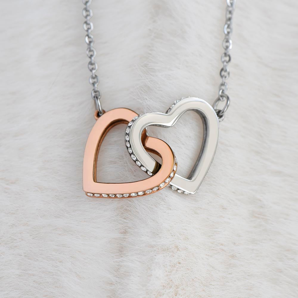 [FOR THE LOVE OF YOUR LIFE] Enchant her heart, ignite joyful excitement, and celebrate your beautiful bond with the Interlocking Hearts Necklace. (BLACK)