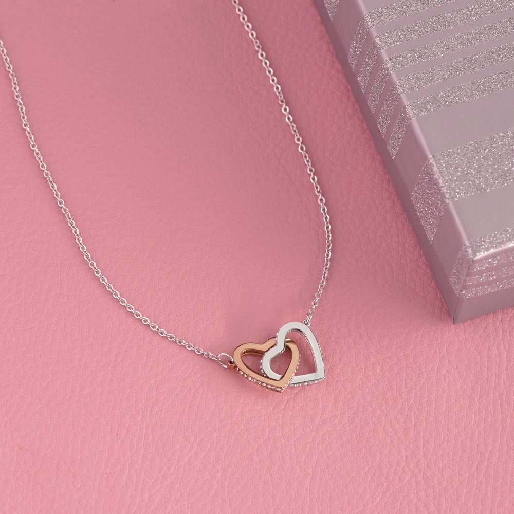 [FOR WIFE] Make her heart race, bring joyful screams of excitement, and celebrate your adorable bond with the Cute Interlocking Hearts Necklace.