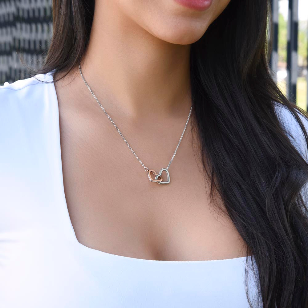 [FOR WIFE] Make her heart race, bring joyful screams of excitement, and celebrate your adorable bond with the Cute Interlocking Hearts Necklace.