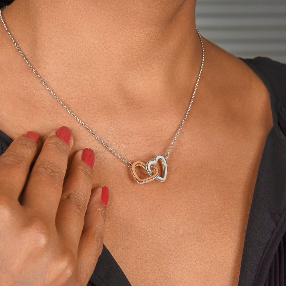 [FOR THE LOVE OF YOUR LIFE] Enchant her heart, ignite joyful excitement, and celebrate your beautiful bond with the Interlocking Hearts Necklace. (BLACK)