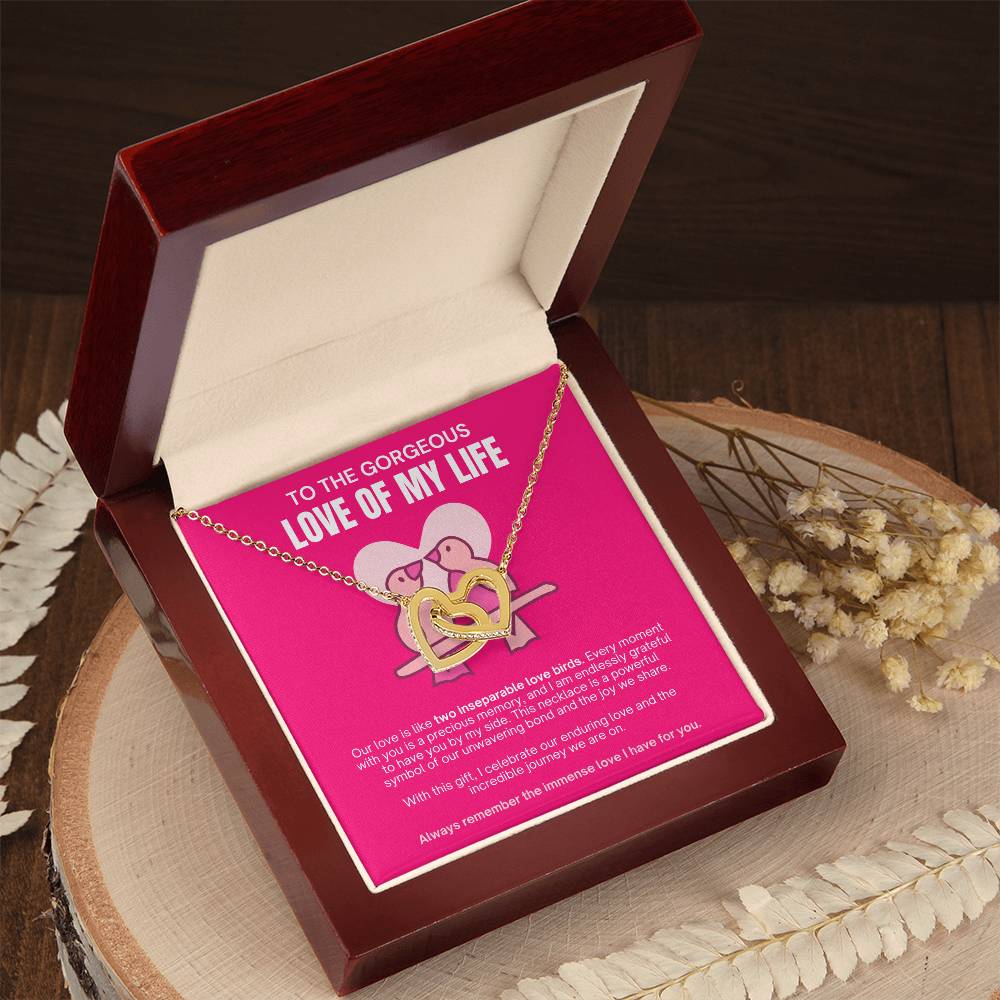 [FOR THE LOVE OF YOUR LIFE] Enchant her heart, ignite joyful excitement, and celebrate your beautiful bond with the Interlocking Hearts Necklace. (PINK)