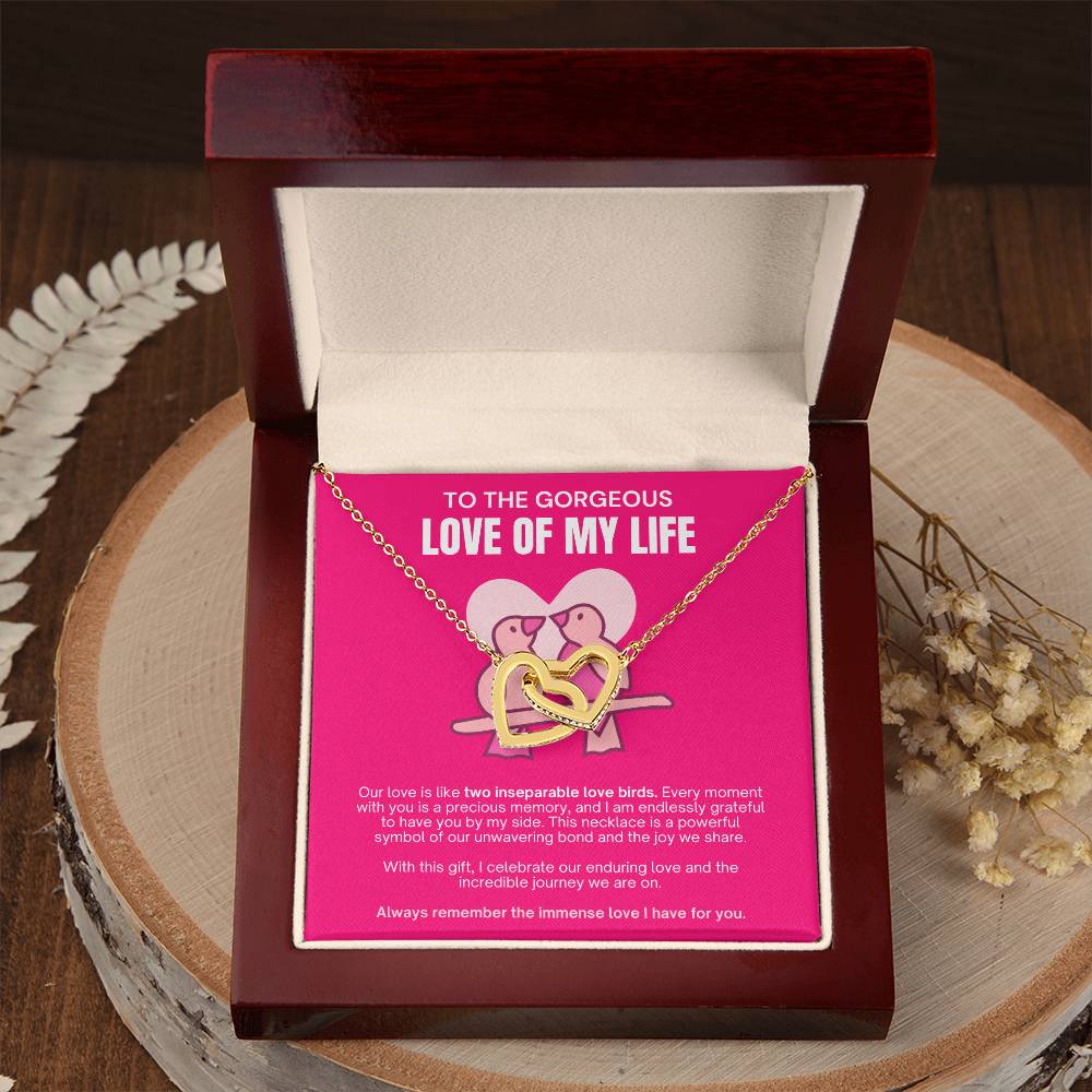 [FOR THE LOVE OF YOUR LIFE] Enchant her heart, ignite joyful excitement, and celebrate your beautiful bond with the Interlocking Hearts Necklace. (PINK)