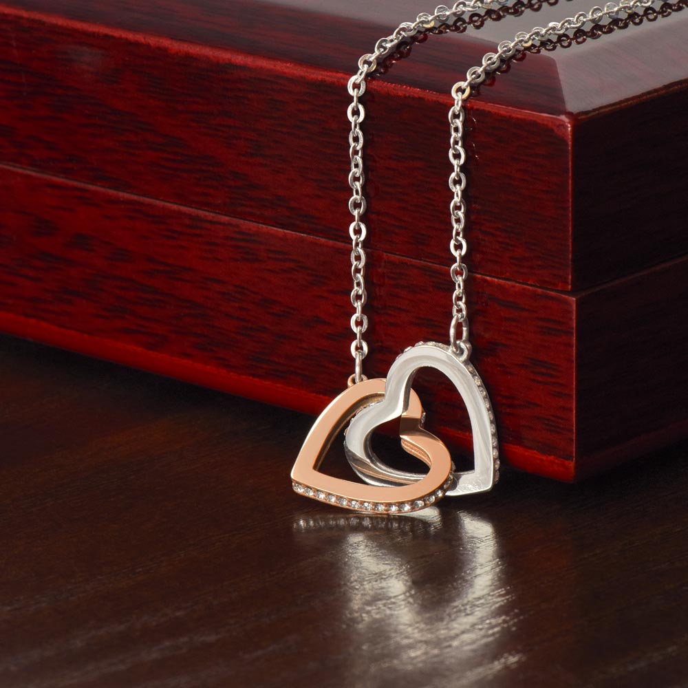 [FOR WIFE] Make her heart race, bring joyful screams of excitement, and celebrate your adorable bond with the Cute Interlocking Hearts Necklace.